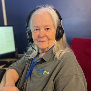 Dexcomm agent smiling and working at live call answering service